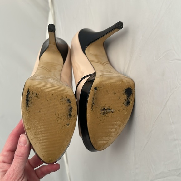 Enzo Angiolini Savoye nude and black patent leather platform peep toe heels - Picture 5 of 9